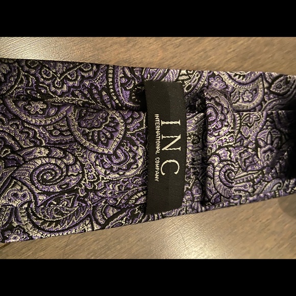 Inc Paisley Tie - Picture 2 of 2
